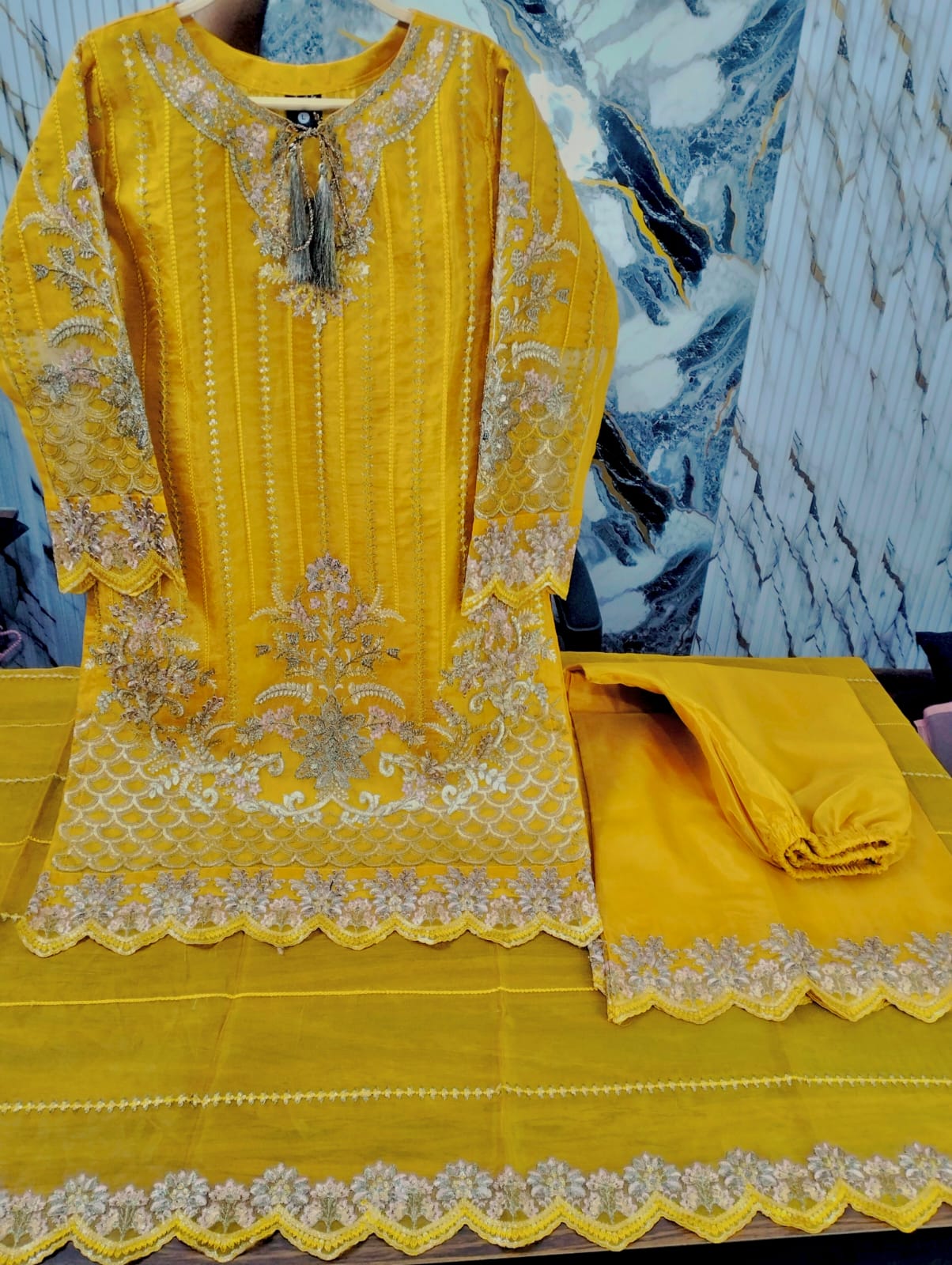 3PC-SUIT CHAN MAKHAN | 1001-HL